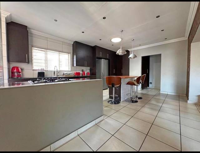 4 BEDROOM HOUSE FOR SALE IN PINEHAVEN